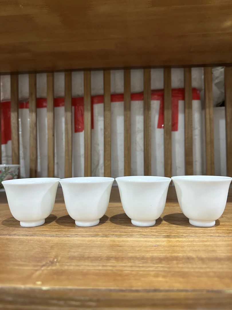 景德镇手工白胎铃铛小杯一个（有暇介意勿领，画片器型随机发）