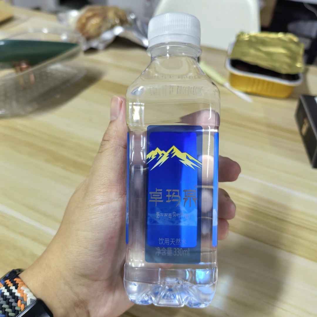 卓玛饮用天然水330ML效期2024.12.25