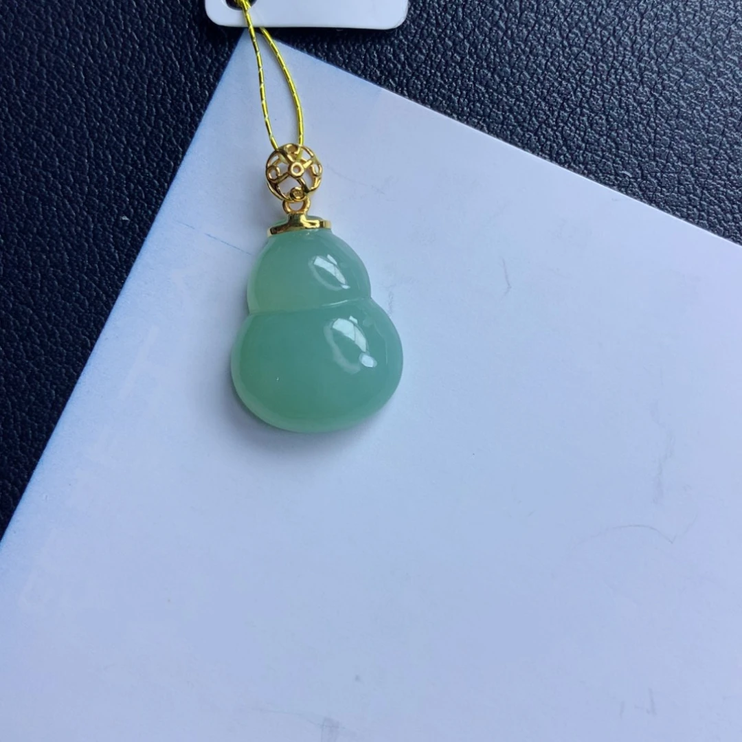 翡翠颈饰未镶嵌葫芦