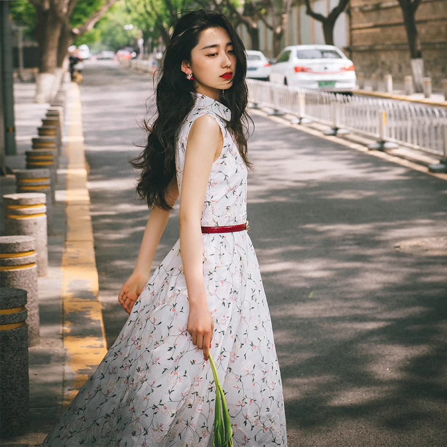 撒哈拉原创 亦舒笔下并不时髦却独立倔强的轻法式衬衫绣花连衣裙