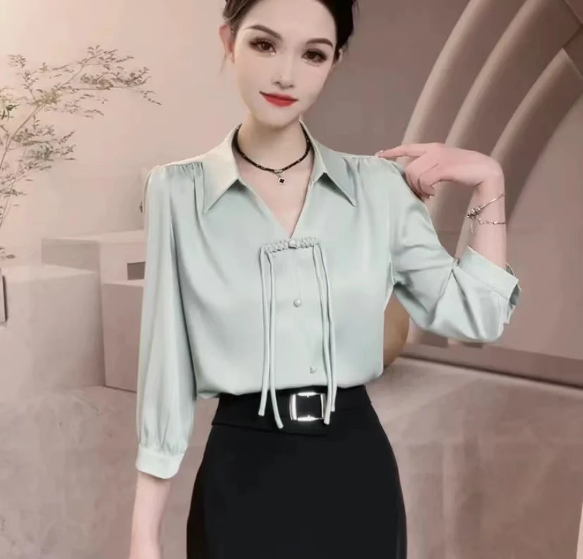 缎面复古盘扣高级感V领七分袖显瘦洋气时尚配马面裙女春季衬衫