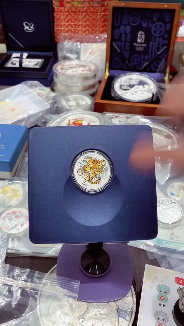 【闪购商品】银21-22年15克彩银虎带证盒