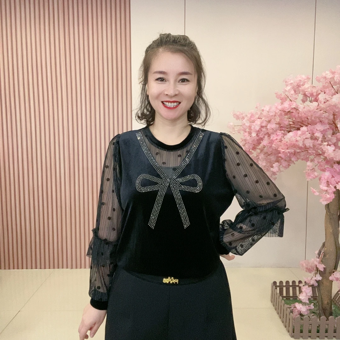 8995大码女装时尚气质重工蝴蝶钻丝绒拼接纱袖衬衫上衣遮肉百搭