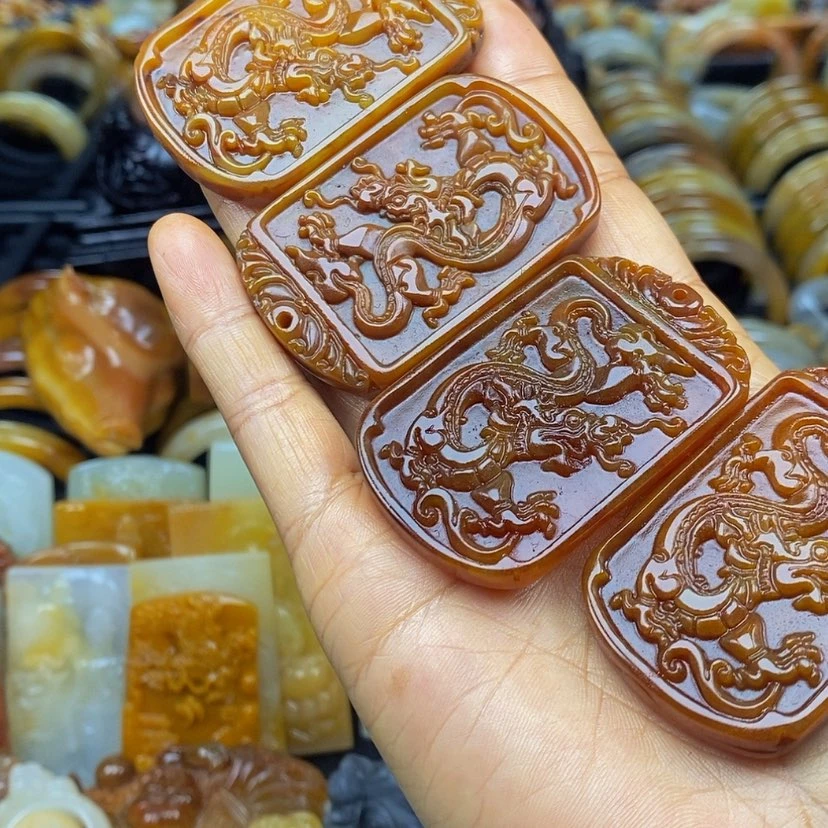 【闪购商品】石英质玉（黄龙玉）颈饰未镶嵌