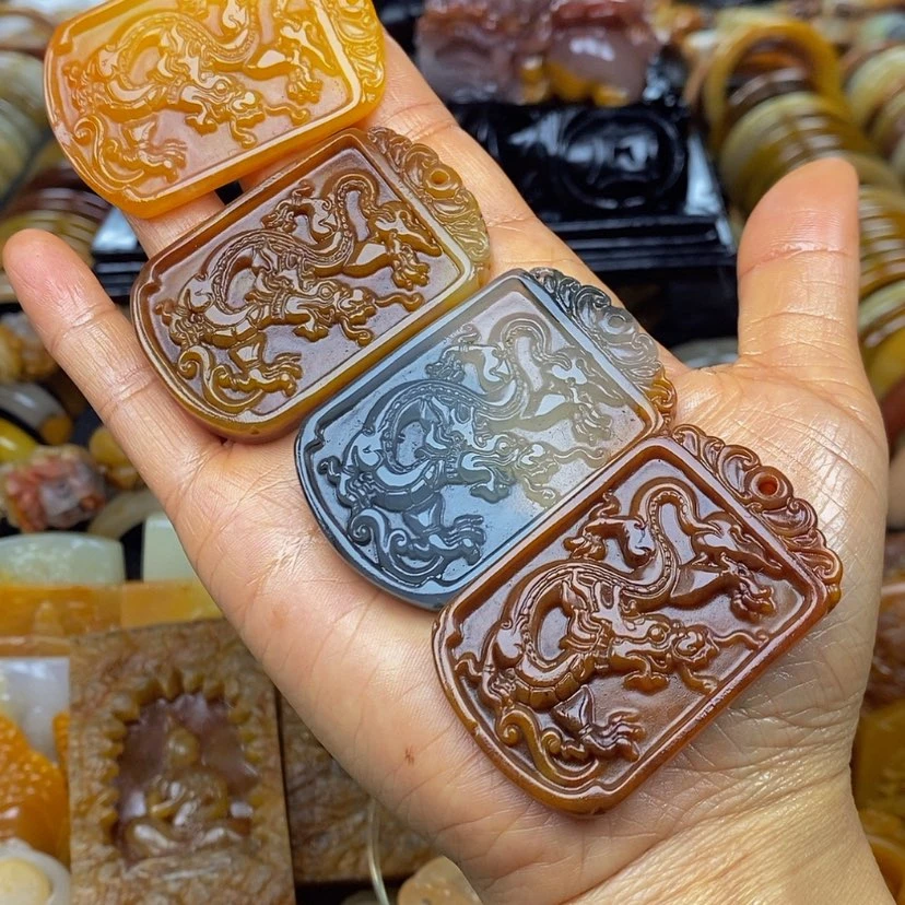 【闪购商品】石英质玉（黄龙玉）颈饰未镶嵌