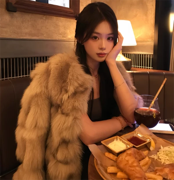 叶欣儿【柏林布偶】狐狸毛女冬季贵气蓬松梅蹄花纹外套#WWQS229857