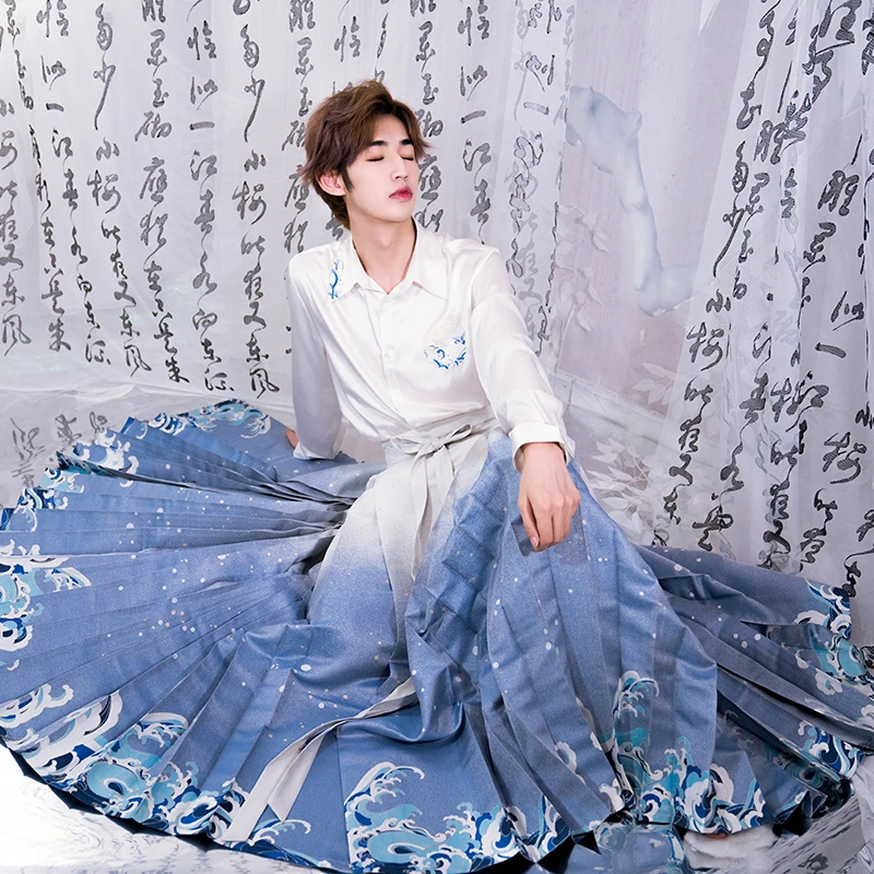 九天汉韵原创设计汉服男女明制仿妆花缎渐变百褶织金马面裙都江