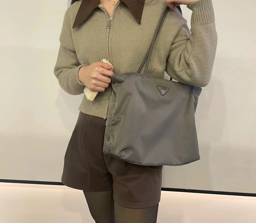 95新 Prada/普拉达 prada/单肩托特包/2599