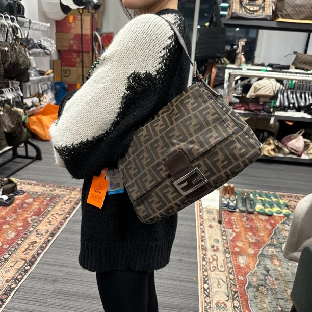 95新 FENDI/芬迪 Fendi/银扣大法棍包/231123005/5799