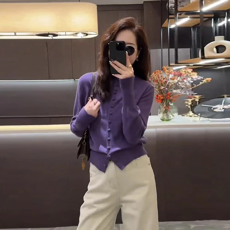 日常通勤百搭纯色纽扣针织衫女2024秋冬新款设计感小众打底上衣潮