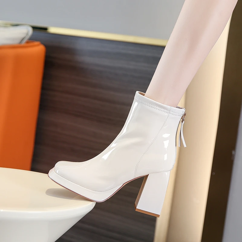 米白色8cm防水台高跟短靴女方头粗跟小个子马丁靴后拉链厚底裸靴