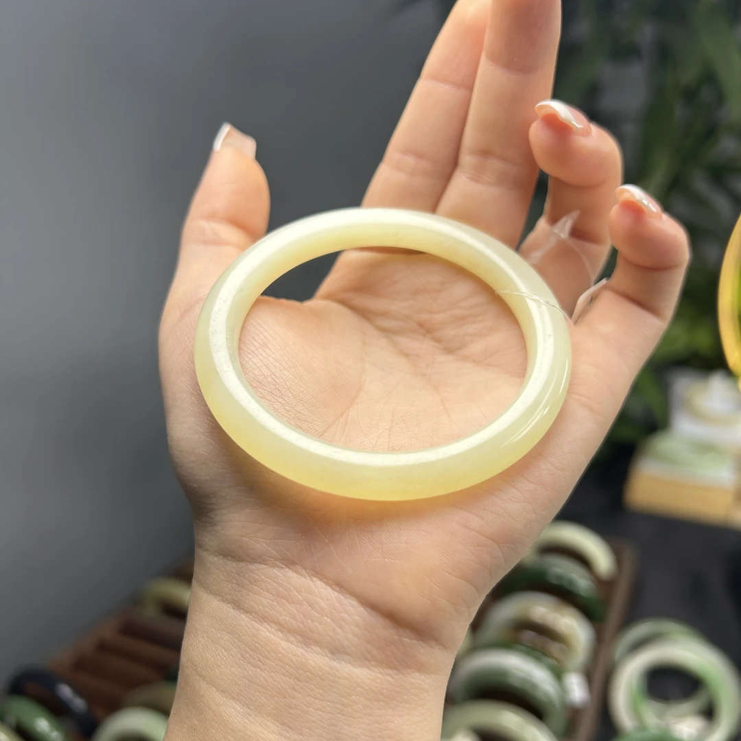 天然和田玉黄口5354手镯追求完美绕道需要包容结构无裂