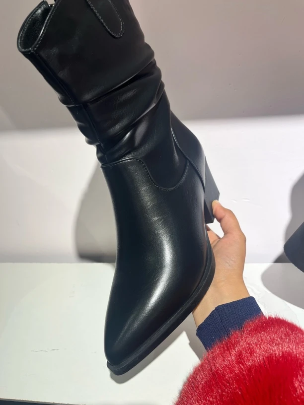 百搭秋冬时尚女士中筒尖头真皮爆款鞋靴