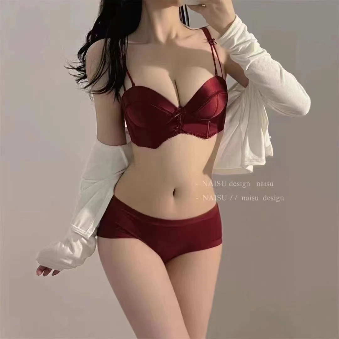 【浪漫满屋】红色小胸聚拢内衣女无钢圈无肩带文胸罩套装结婚本命年