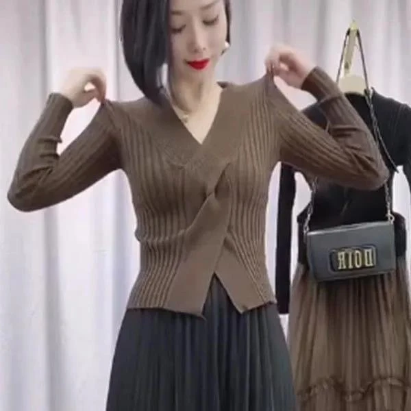 针织衫女短款秋冬V领修身显瘦设计感交叉开叉小衫毛衣打底上衣潮