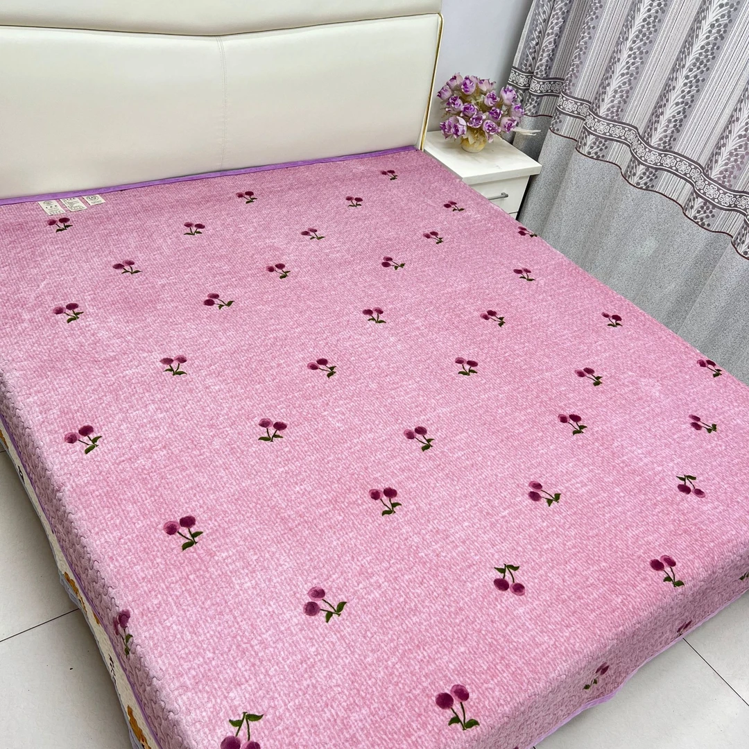 冬季新款加棉加厚牛奶绒床盖三层绗缝