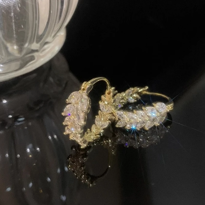 铜合金耳饰 气质耳环轻奢时尚百搭小众简约个性精致耳坠短款圈女