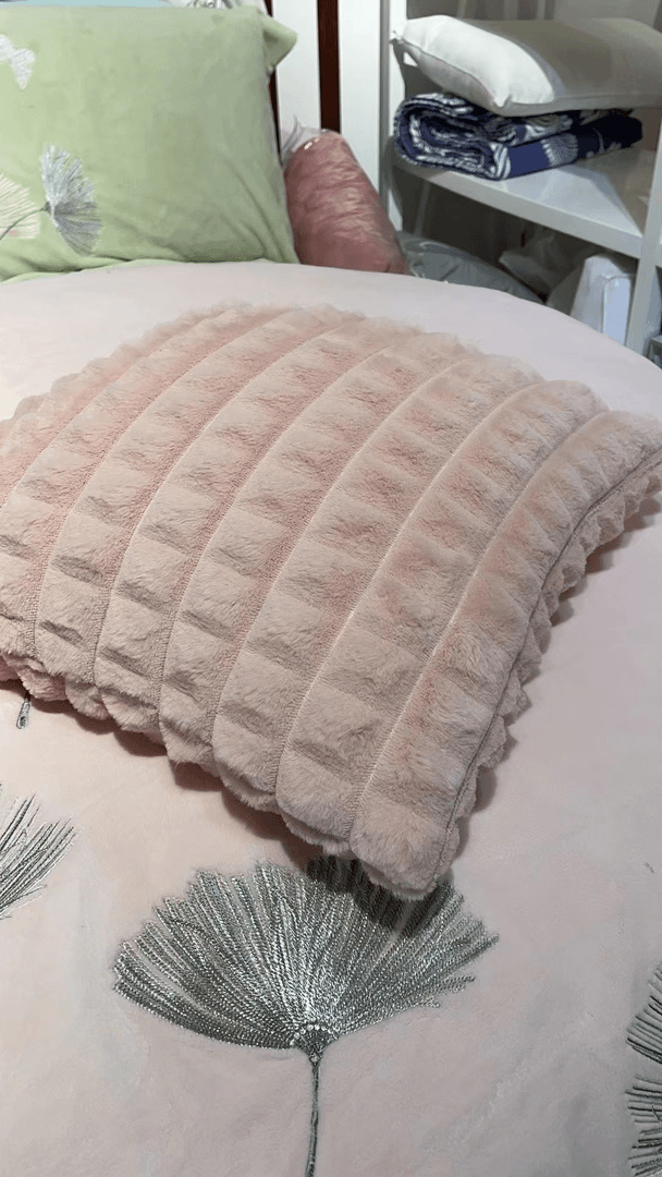 果宝  绒毛靠背枕