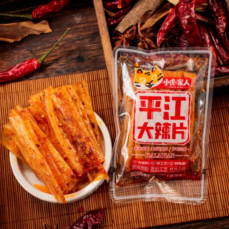 湖南平江手工辣条怀旧麻辣零食大辣片休闲小吃