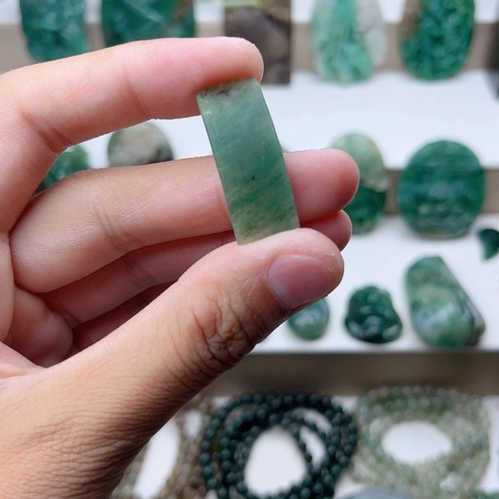 独山玉手牌未镶嵌