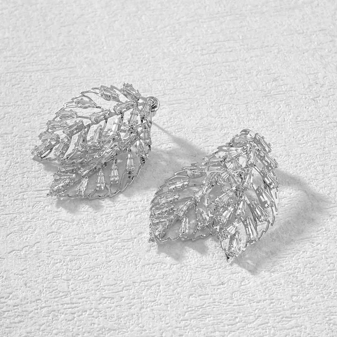 铜合金耳饰 木木（DK67）  轻奢前后佩戴镂空精镶叶子耳环