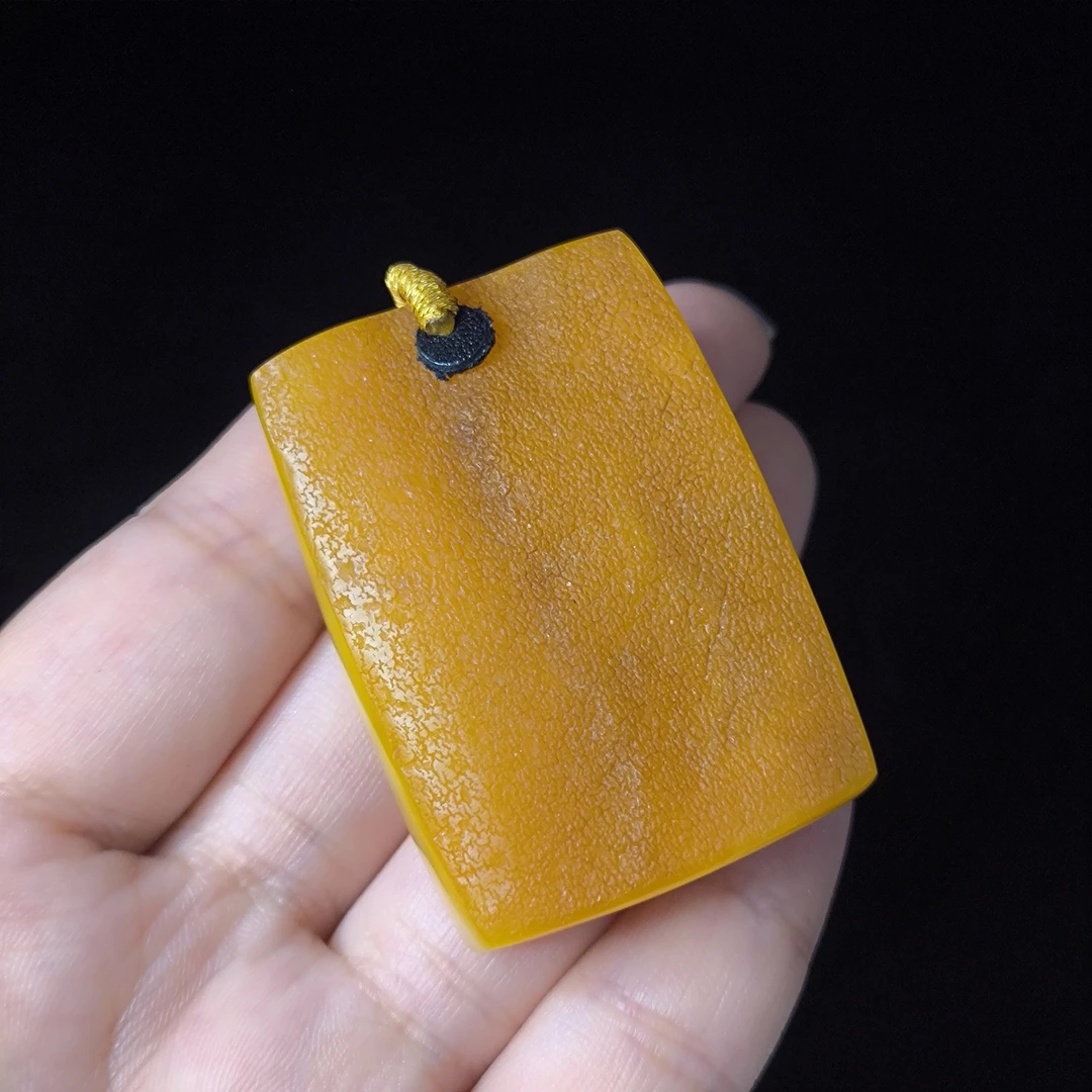 天然琥珀蜜蜡双面留原皮原石吊坠原矿无优化牌子