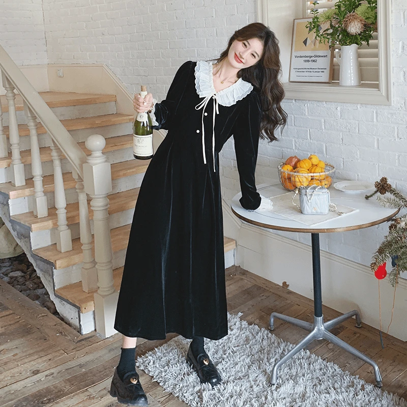 赫本风黑色丝绒减龄长裙女2024秋季新款高级感娃娃领显瘦连衣裙子