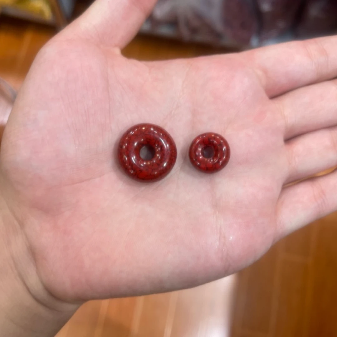 含辰砂工艺品【朱砂晶体平安扣吊坠】含砂量90%以上拍一发一（赠绳）