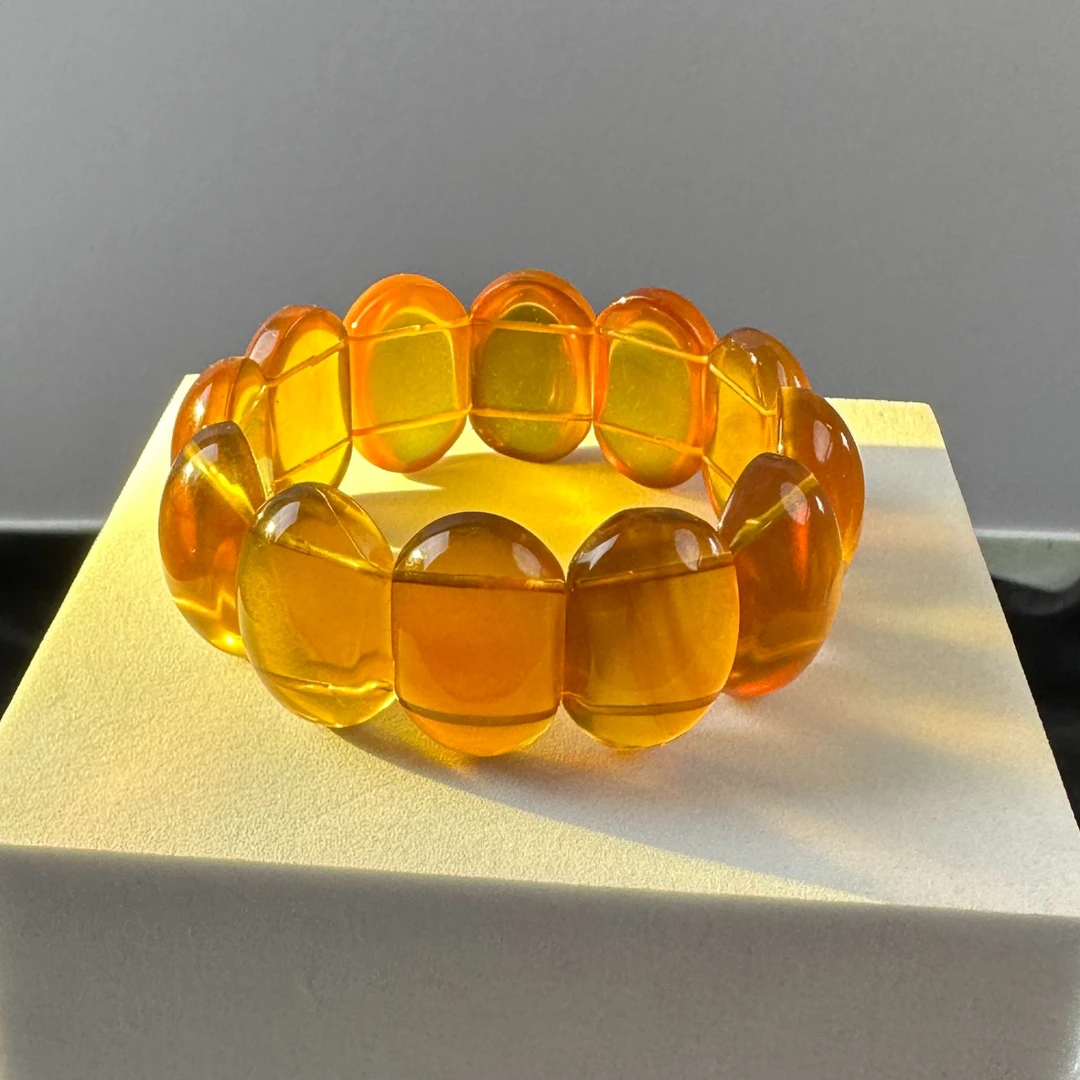 洋羊珠宝-缅甸紫罗兰灵草珀手牌厚实饱满时尚单圈渐变精美轻奢款