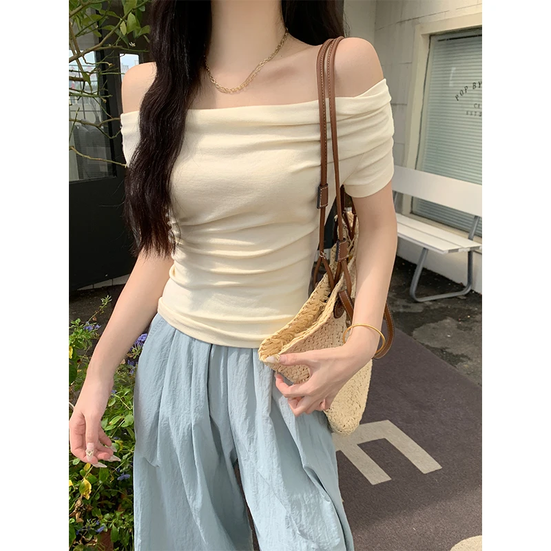 甜妹纯欲露锁骨露肩杏色短袖T恤女夏季新款两穿收腰一字肩小上衣
