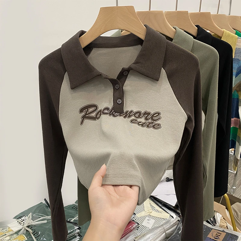 美式复古插肩长袖T恤女士新款Polo领短款打底小衫配工装裤的上衣