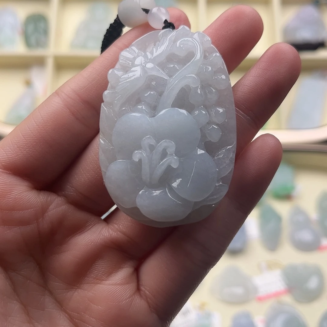 翡翠颈饰未镶嵌喜事连连