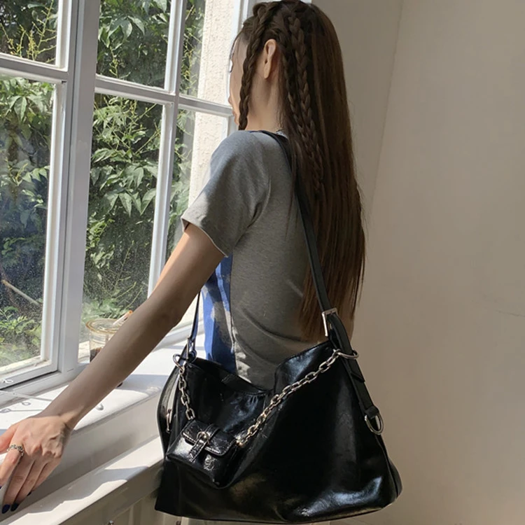 【肥肥自制】2024新款小众纯色大容量复古油皮单肩斜挎托特包女9162