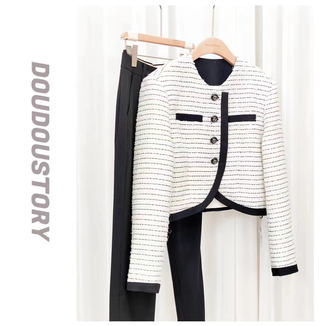 HALUNGLE/海伦格丽  60431  休闲条纹截断小香风上衣