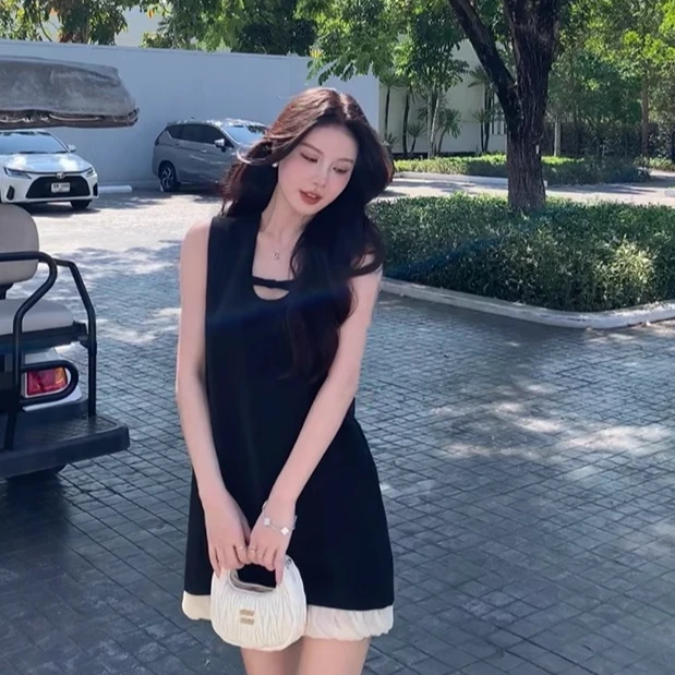别致时尚绝美百搭气质赫本风无袖小众宽松收腰显瘦针织A字连衣裙