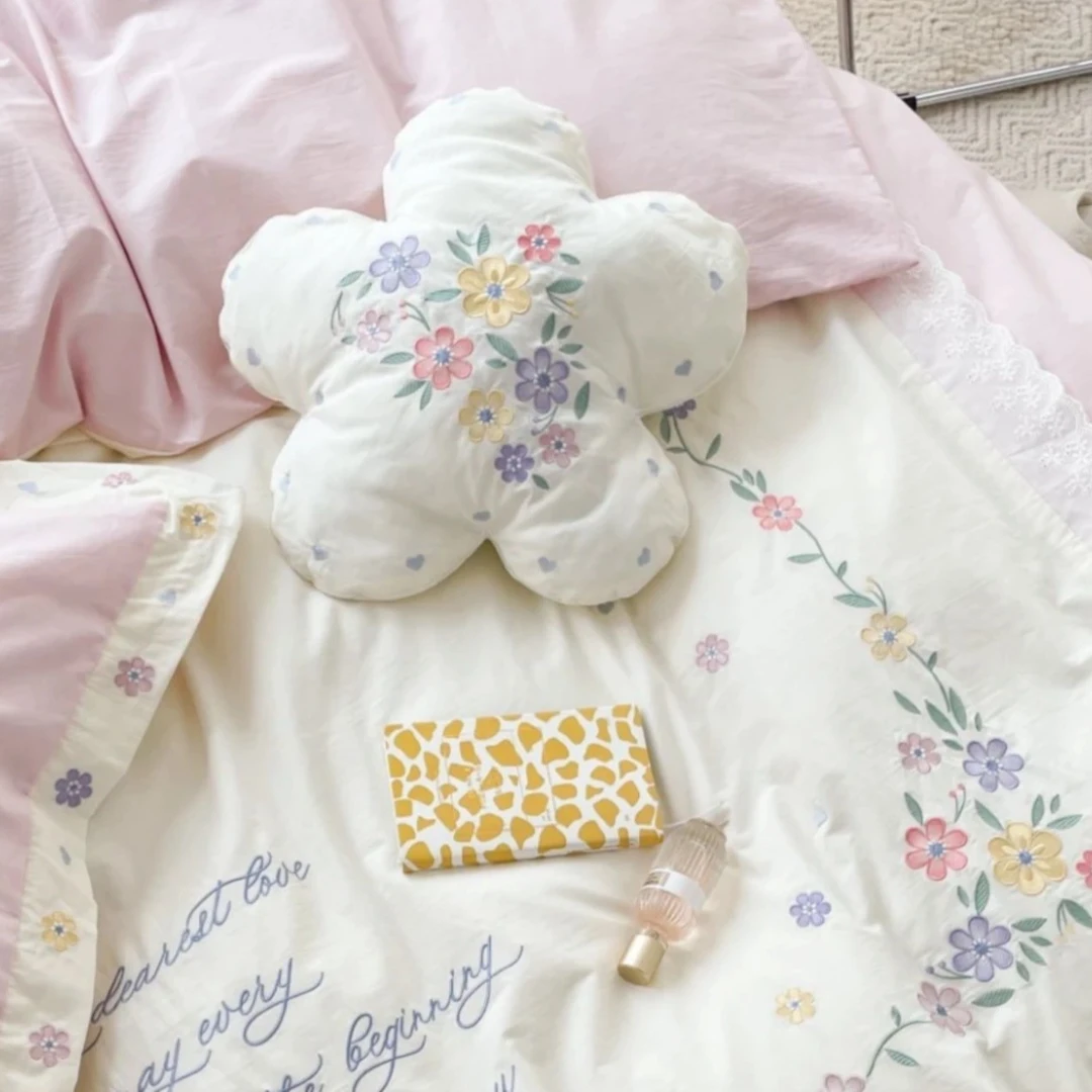 全棉绣花抱枕可爱腰靠