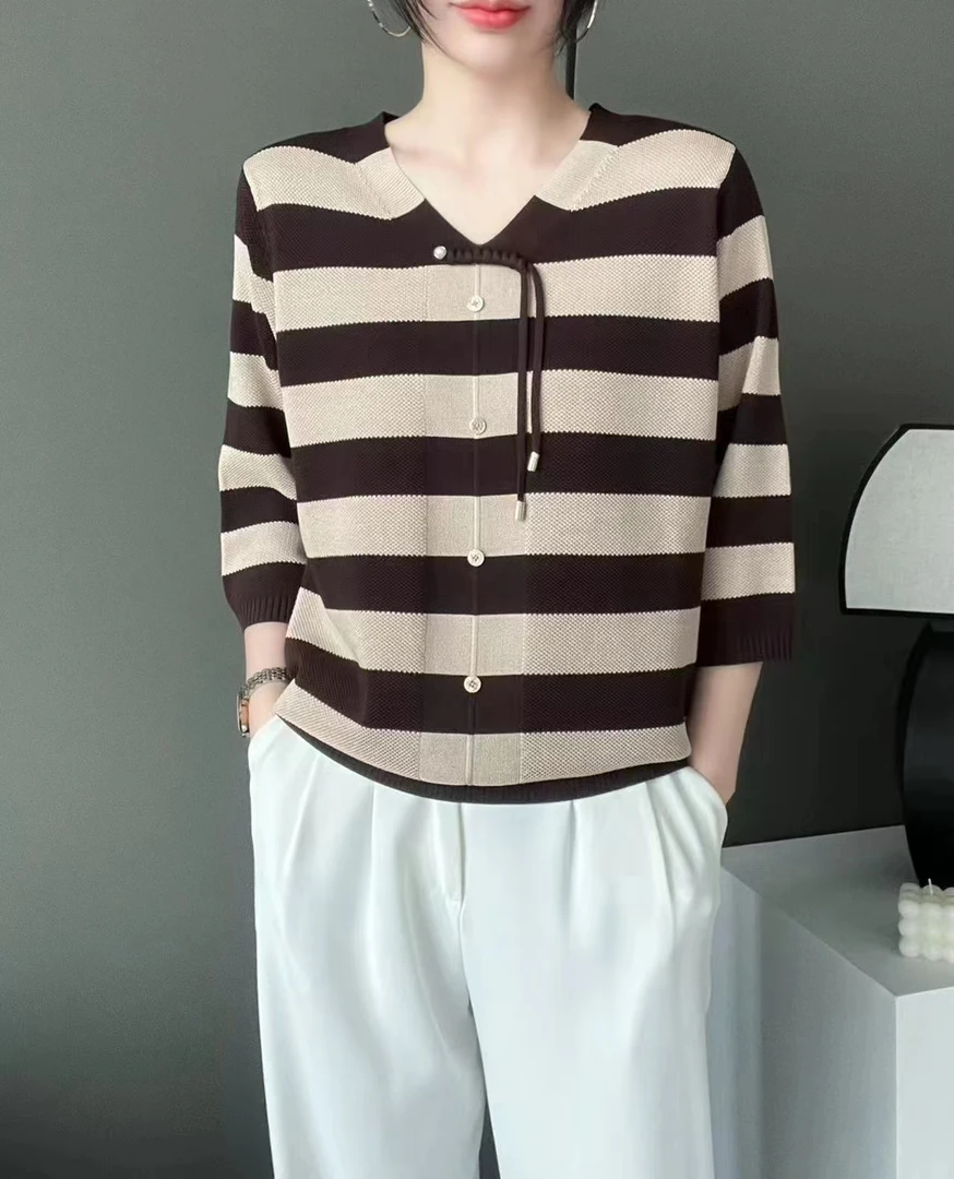 2024新款减龄V领条纹盘扣套头针织衫