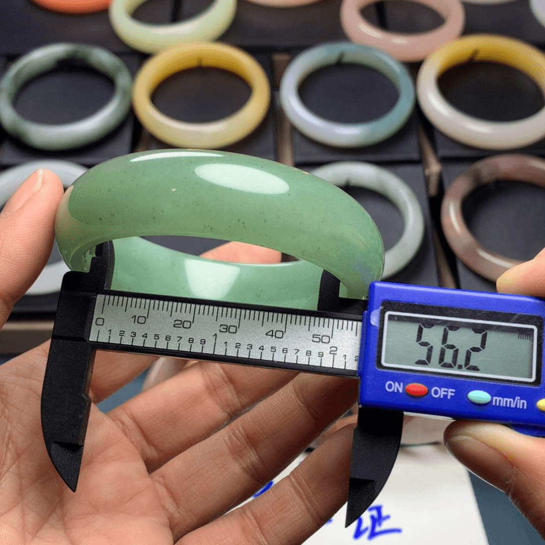 【闪购商品】石英质玉手镯未镶嵌9