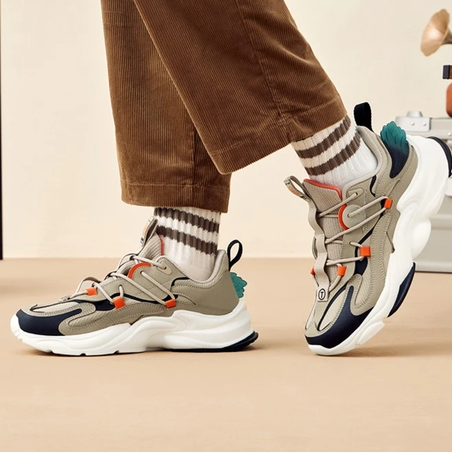 弜弹小翅膀丨鸿星尔克情侣百搭休闲复古慢跑鞋11121303351超值购4