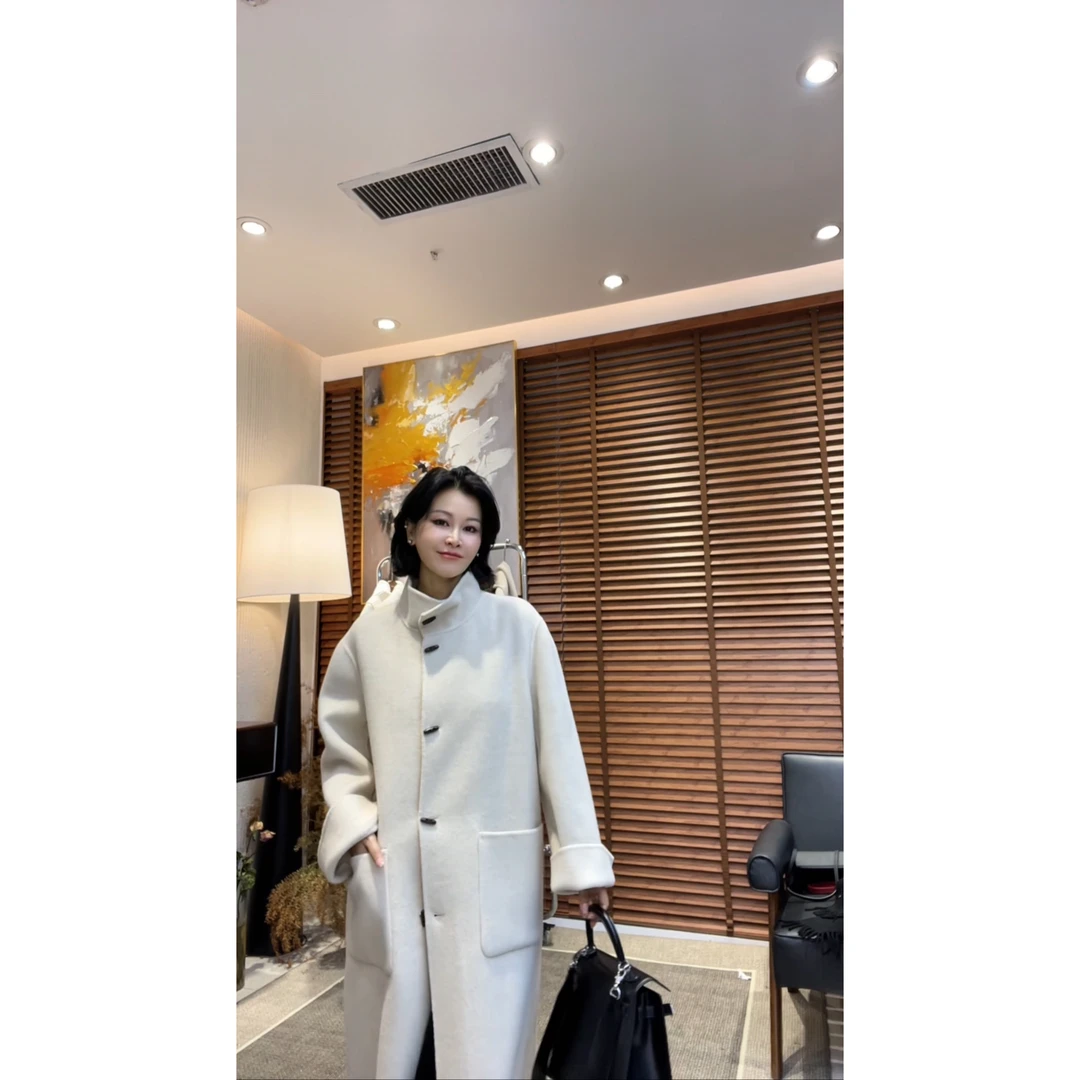 MISS MIN  247024 反季新冬季牛角扣羊毛骆驼绒大衣立领长款外套