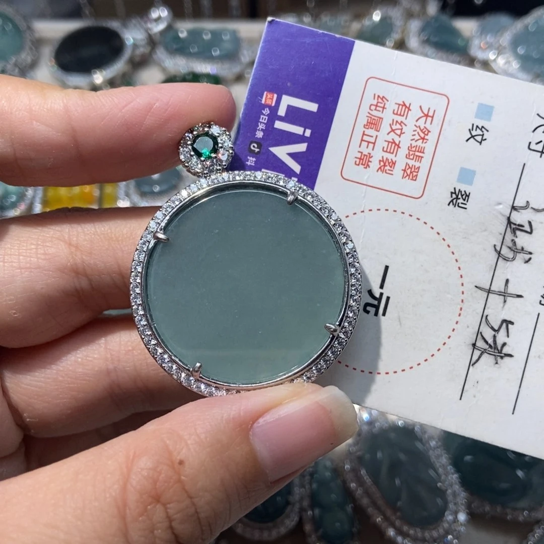 翡翠颈饰未镶嵌翡翠