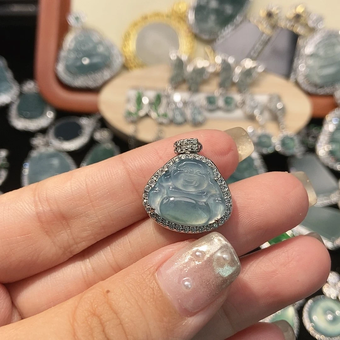 翡翠颈饰未镶嵌翡翠