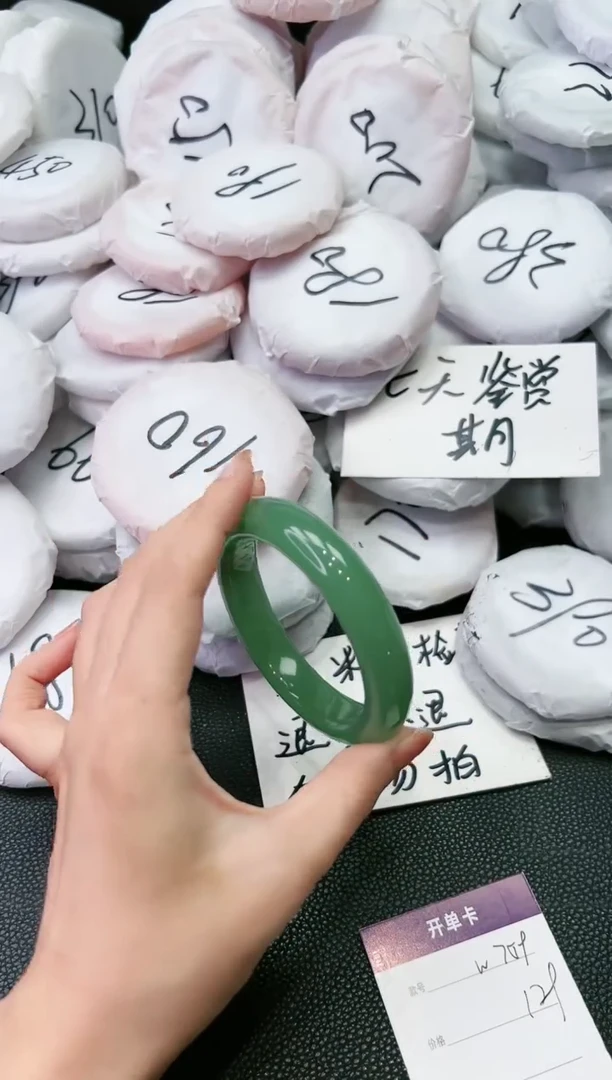 【闪购商品】石英质玉手镯未镶嵌W759