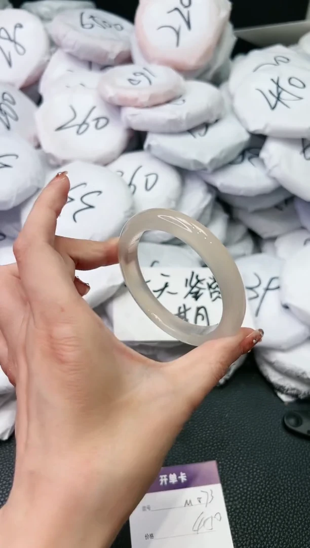 【闪购商品】石英质玉手镯未镶嵌M573
