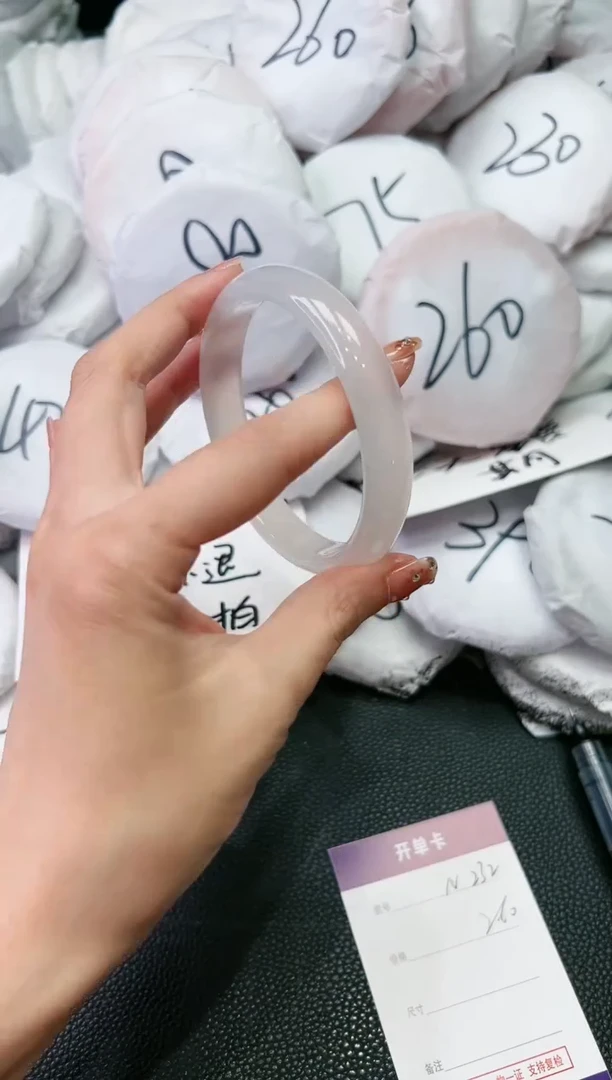 【闪购商品】石英质玉手镯未镶嵌N232