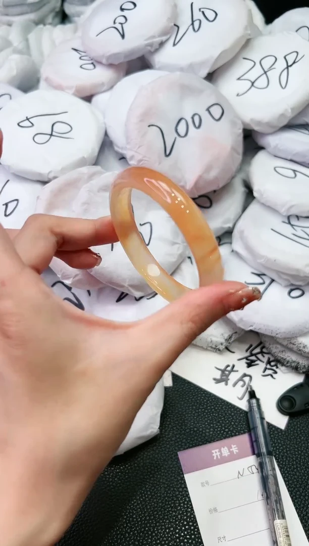 【闪购商品】石英质玉手镯未镶嵌N54