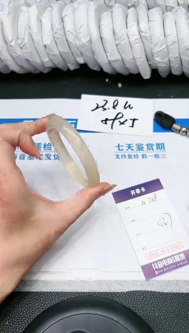 【闪购商品】石英质玉手镯未镶嵌N739