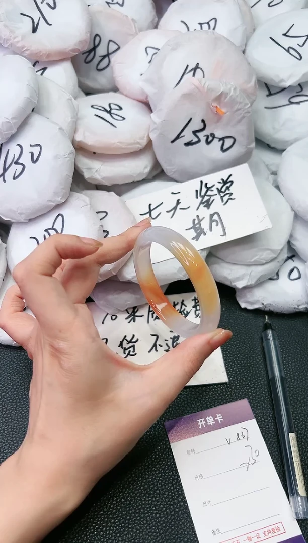 【闪购商品】石英质玉手镯未镶嵌V837