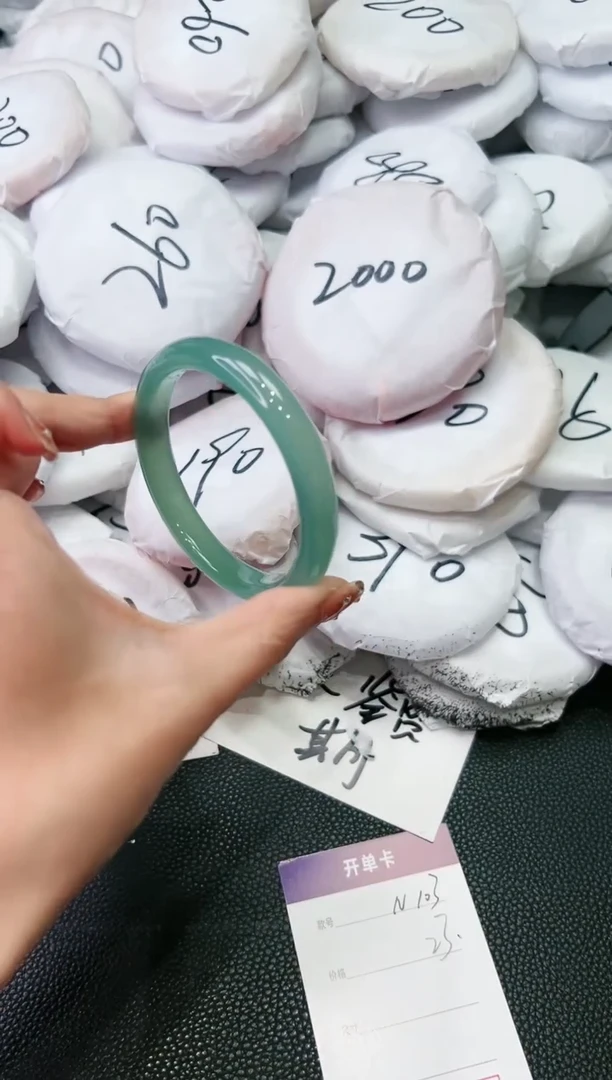 【闪购商品】石英质玉手镯未镶嵌N103