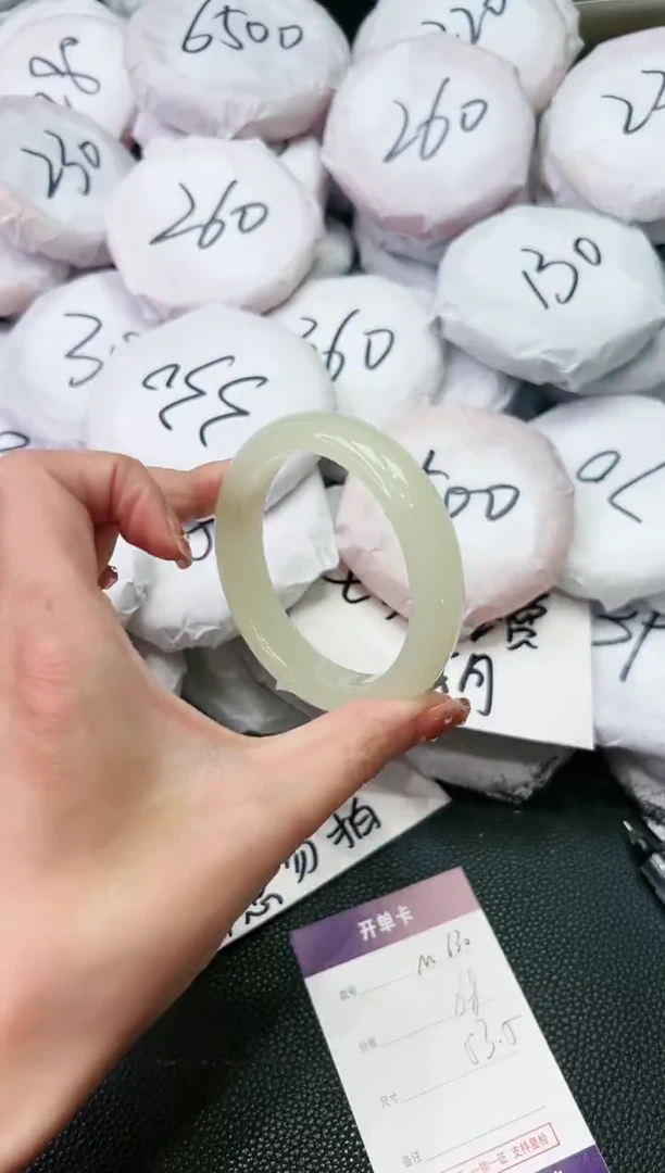 【闪购商品】石英质玉手镯未镶嵌M630